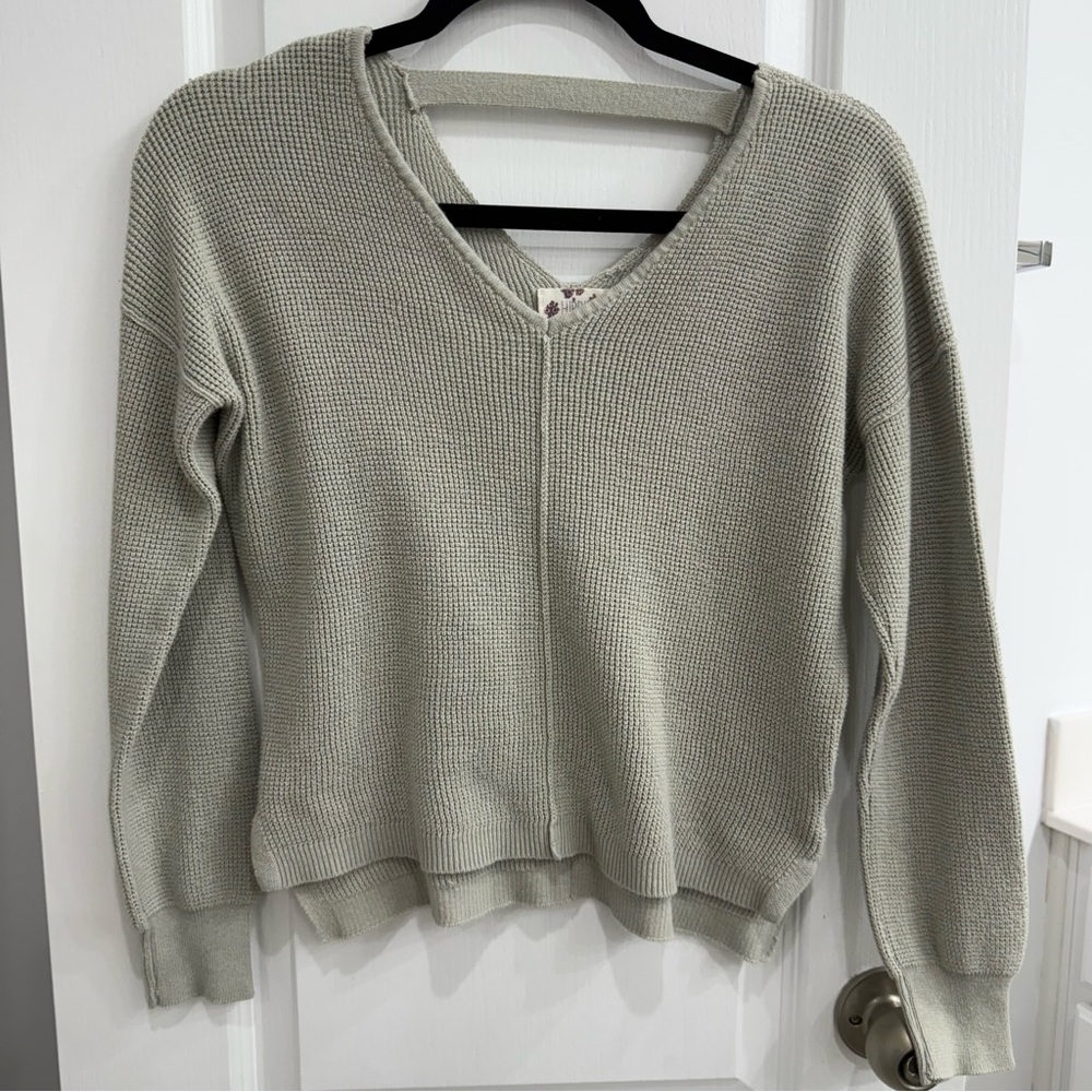 Hippie Rose Cream V neck Sweater Crop with cut out back detail Small